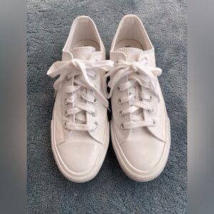 👟White Canvas Memory Foam Sneakers